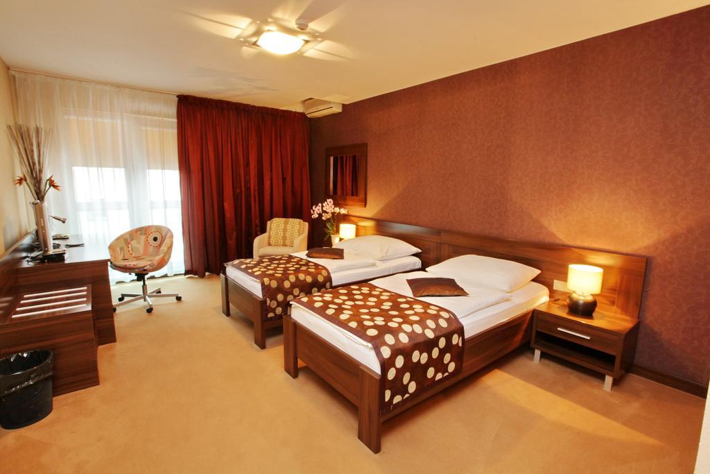 City Hotel Nitra With Free Parking الغرفة الصورة