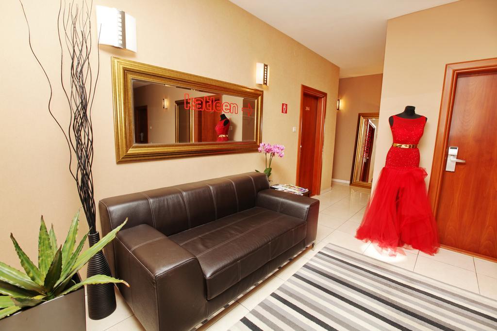 City Hotel Nitra With Free Parking المظهر الخارجي الصورة