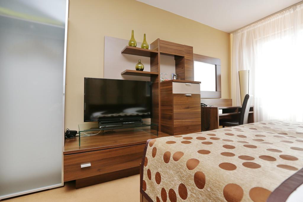 City Hotel Nitra With Free Parking المظهر الخارجي الصورة