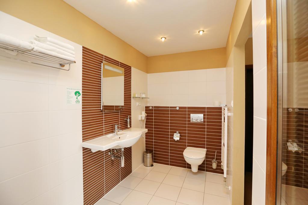 City Hotel Nitra With Free Parking المظهر الخارجي الصورة