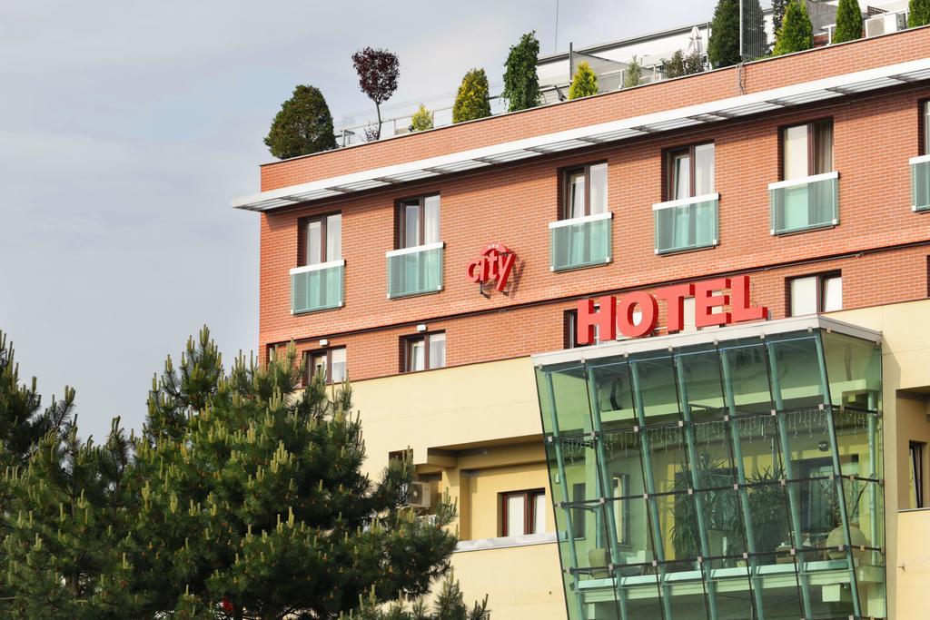 City Hotel Nitra With Free Parking المظهر الخارجي الصورة
